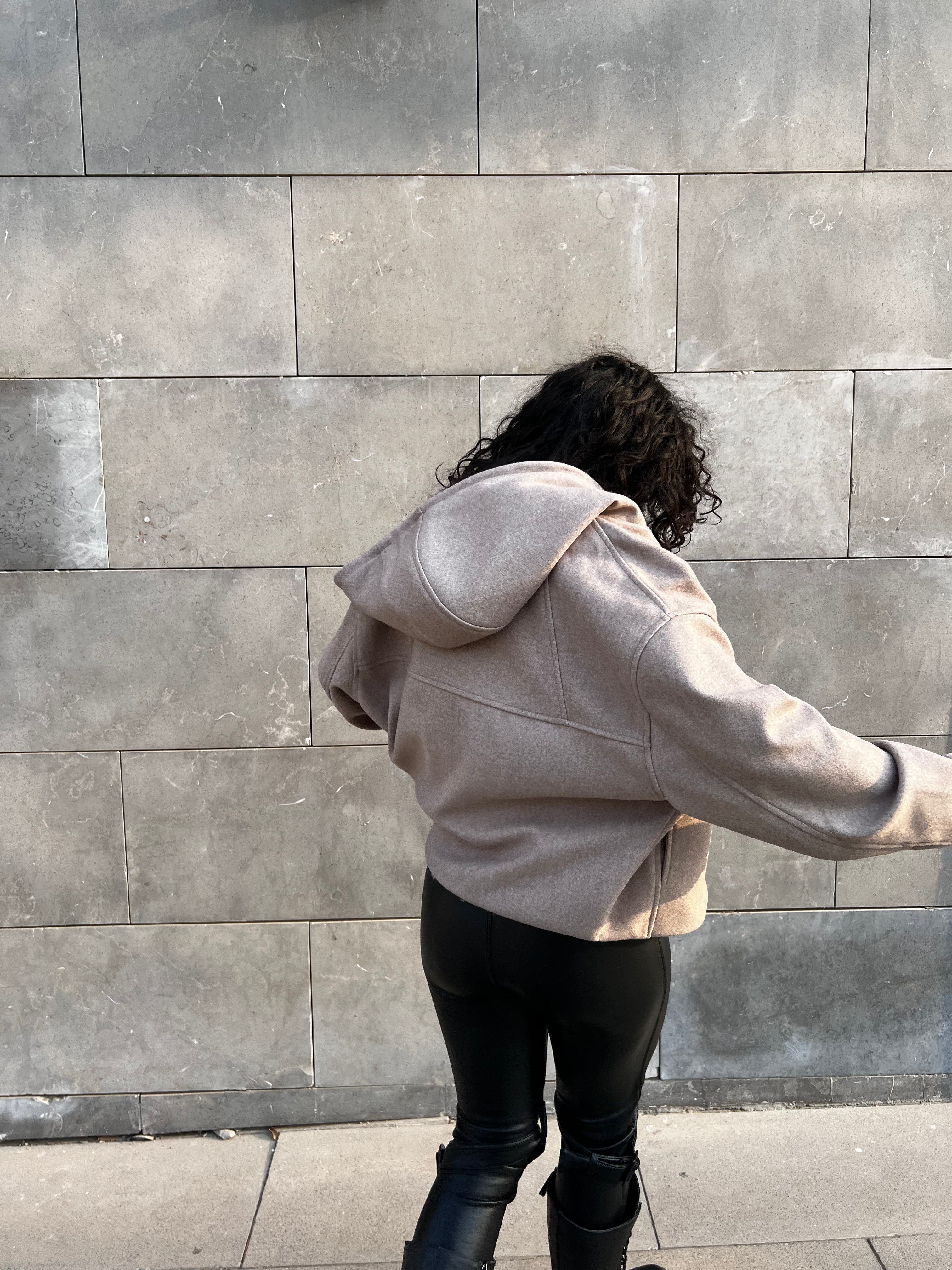 Snug Oversized In Taupe