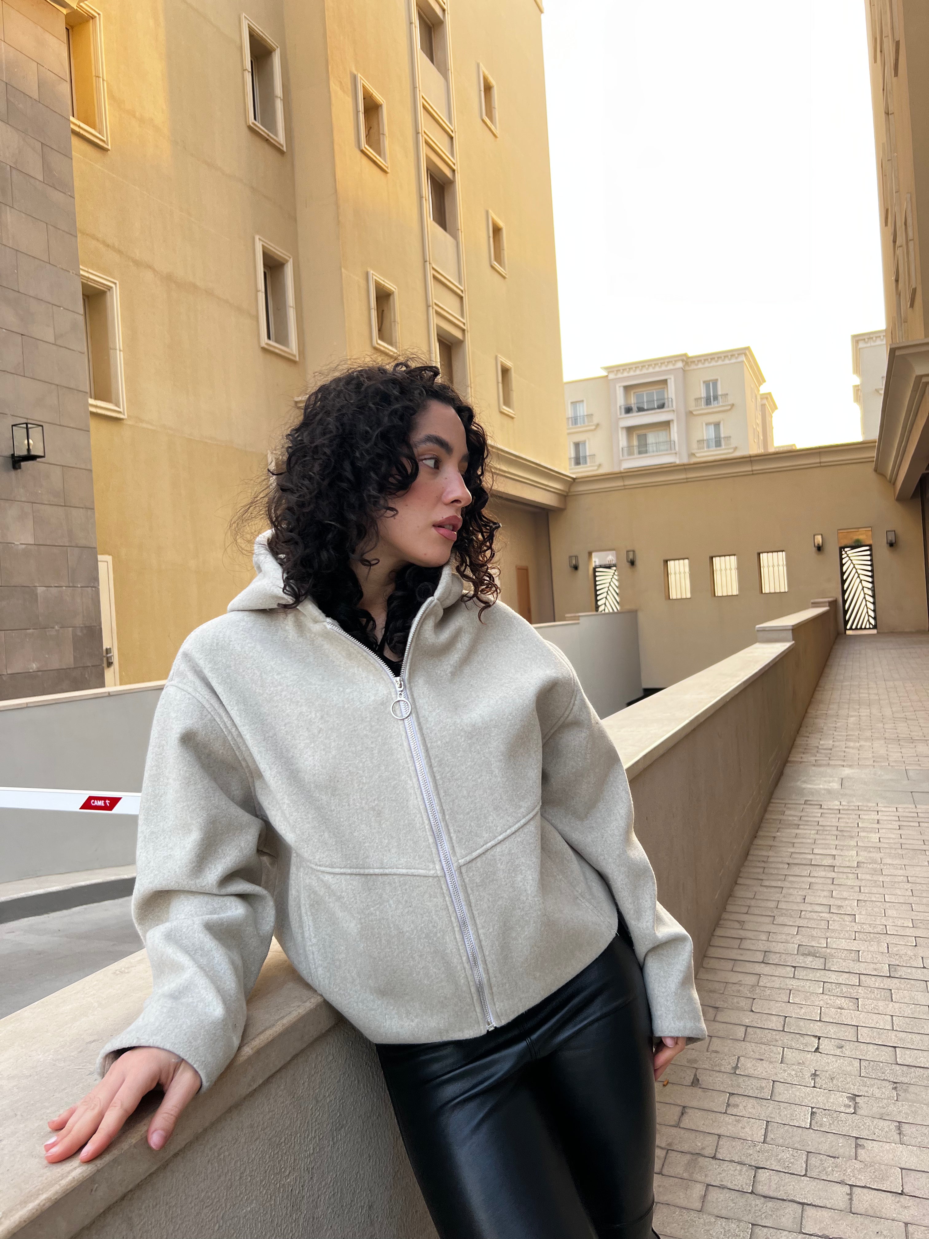 Snug Oversized In Greish Beige