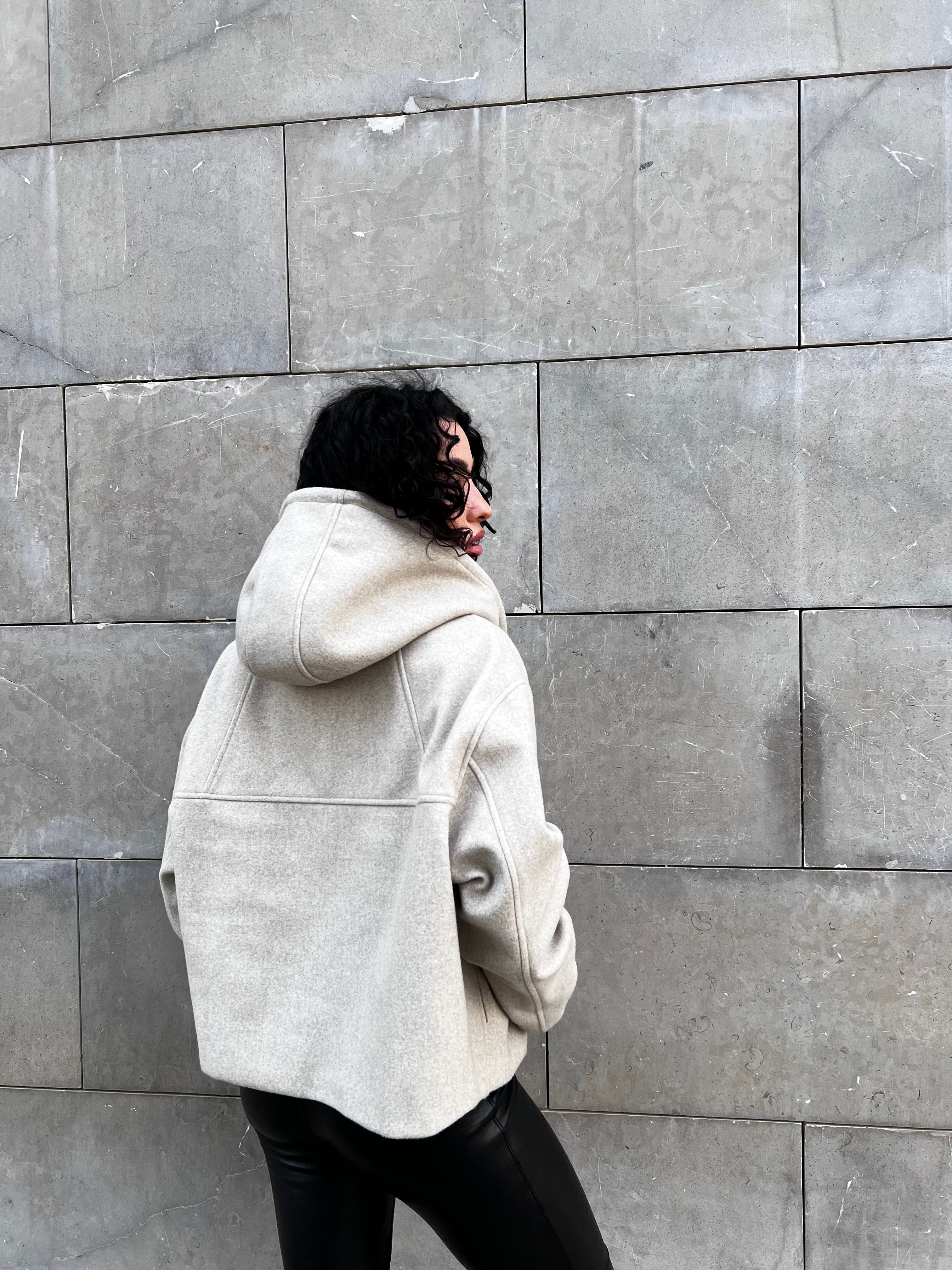 Snug Oversized In Greish Beige