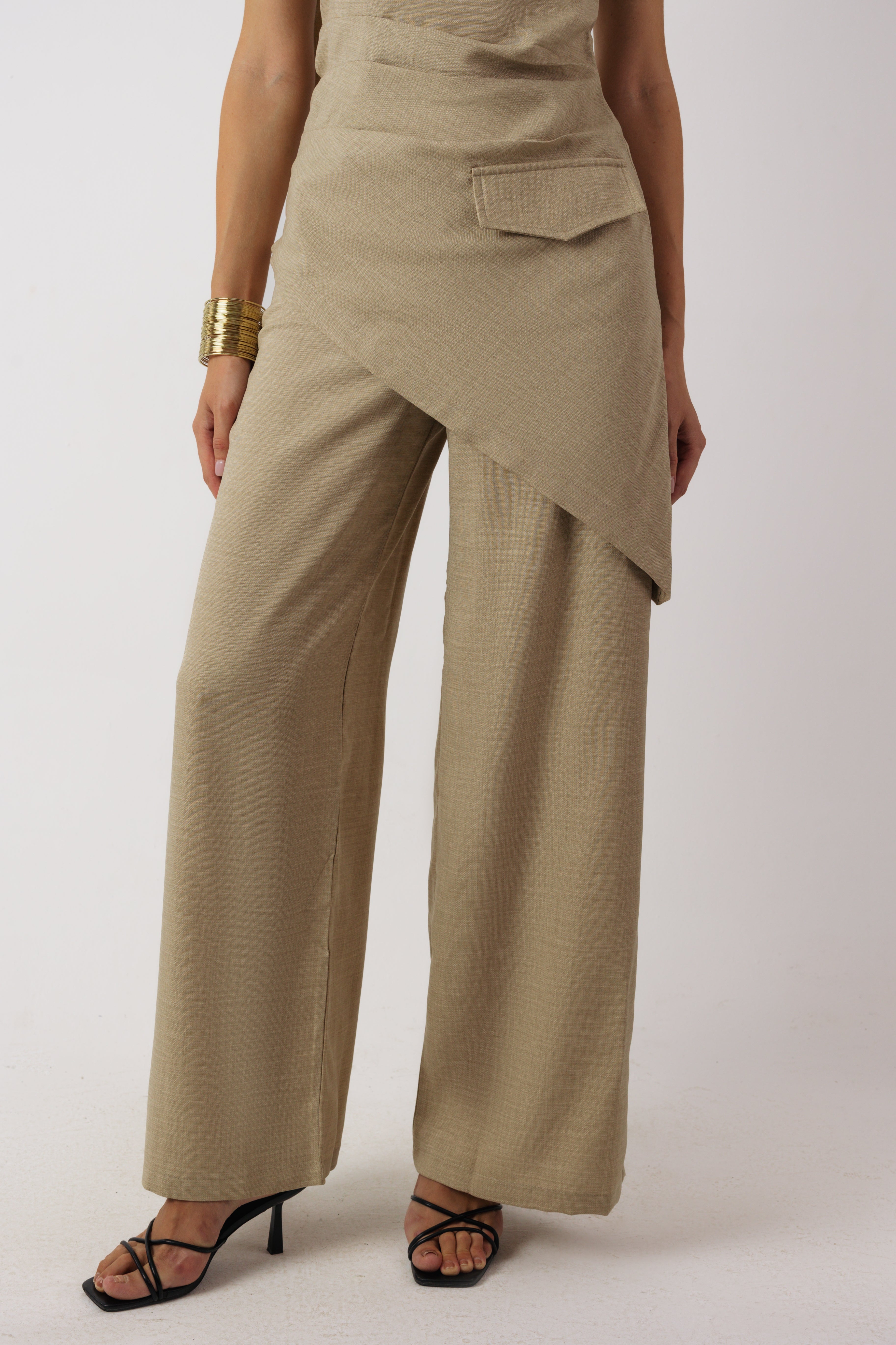 Linen Set In Beige